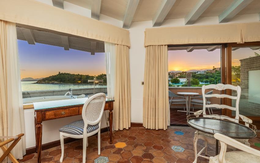 Hotel La Bitta Arbatax -  Camera Deluxe Meerblick mit Jacuzzi 2