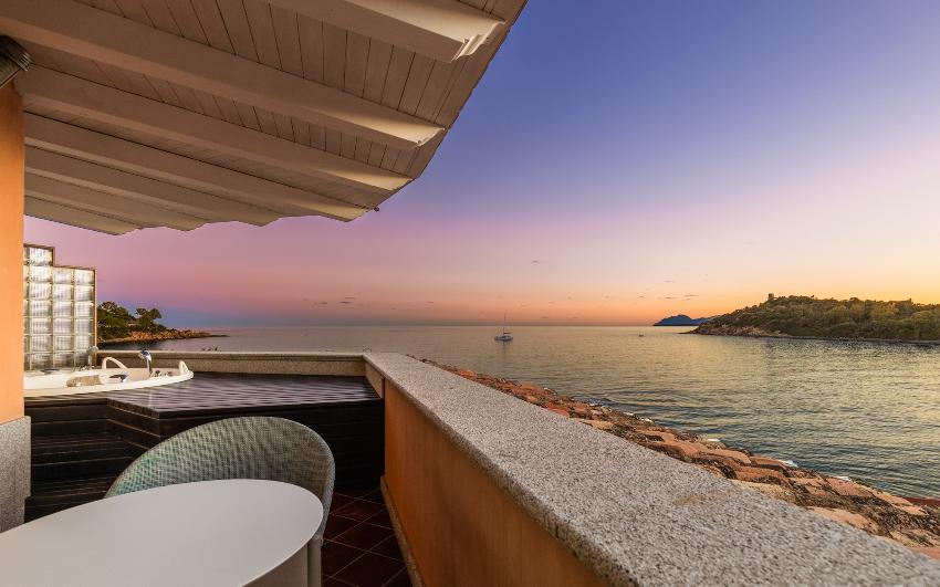Hotel La Bitta Arbatax -  Camera Deluxe Meerblick mit Jacuzzi 1