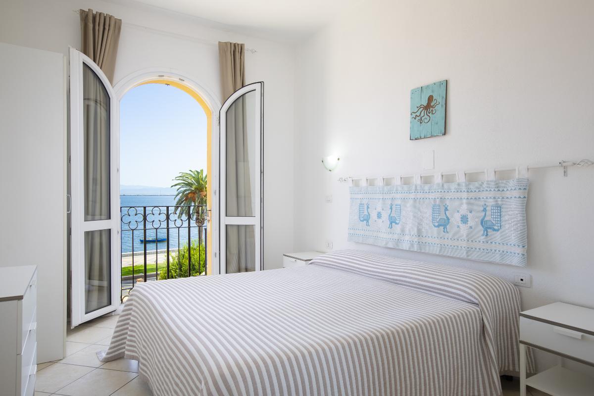 MuMA Hostel Muma Hostel Sant'Antioco -  Camera Doppia Comfort Vista Mare 1