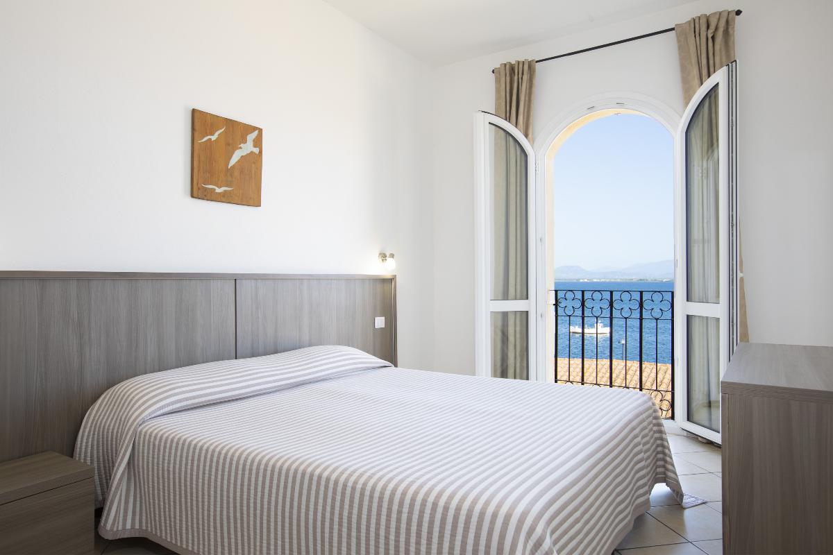 MuMA Hostel Muma Hostel Sant'Antioco -  Camera Doppia Comfort Vista Mare 1