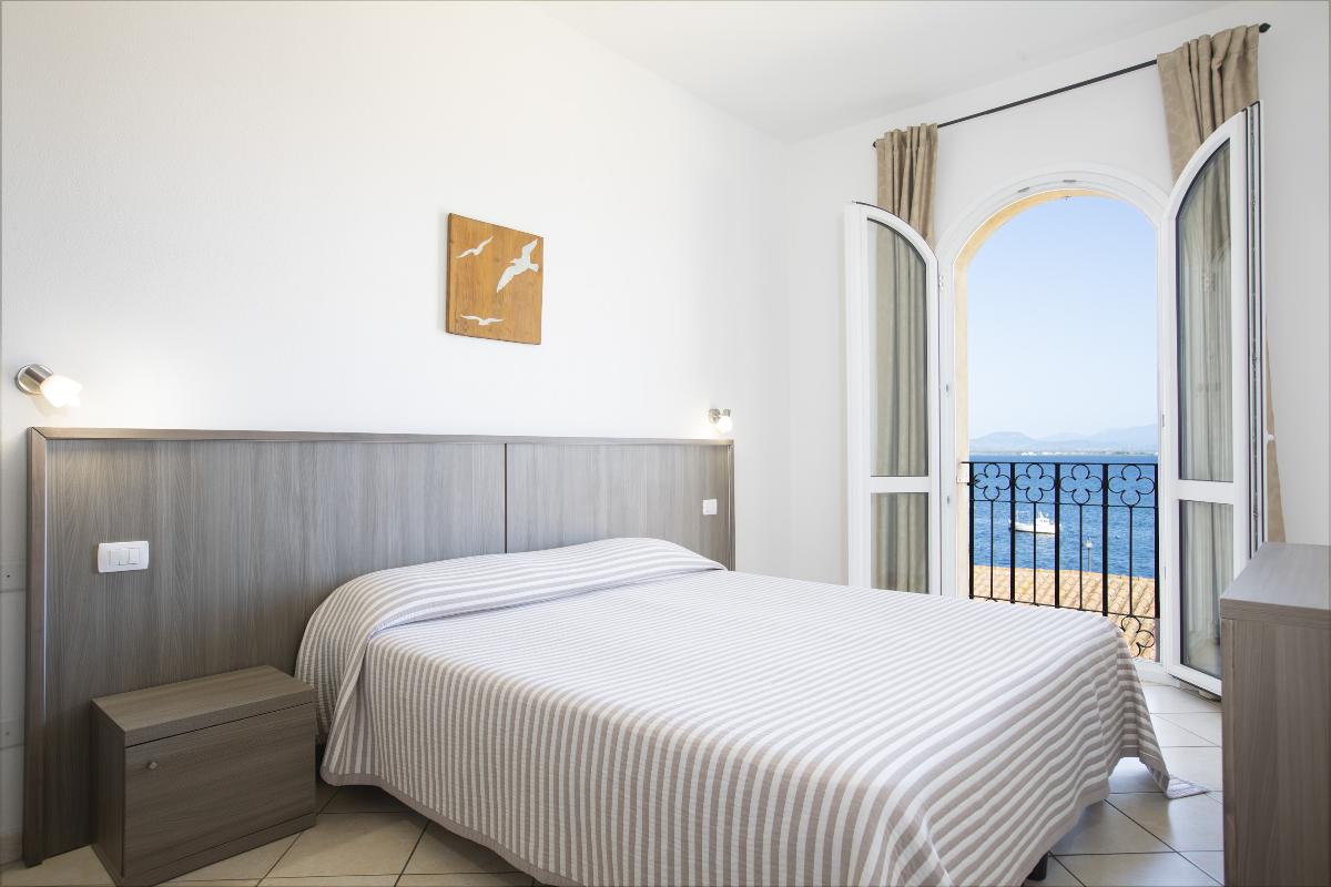 MuMA Hostel Muma Hostel Sant'Antioco -  Camera Doppia Comfort Vista Mare 1