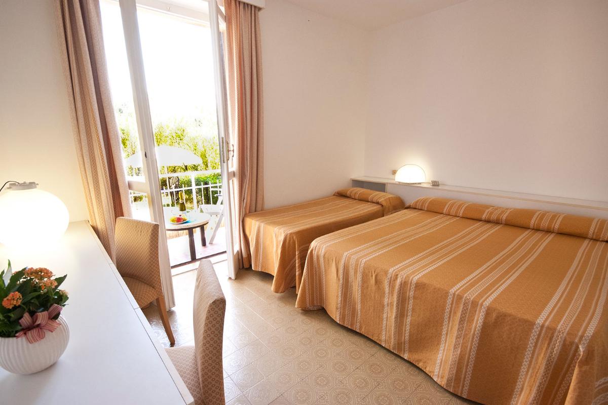 Nexus Hotels di Bini Viaggi S.R.L. Residence Golfo della Lacona Lacona/Capoliveri -  Sistemazione Bilo 4 G 1