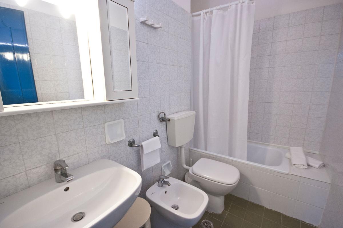 Nexus Hotels di Bini Viaggi S.R.L. Residence Golfo della Lacona Lacona/Capoliveri -  Sistemazione Bilo 4 G 1