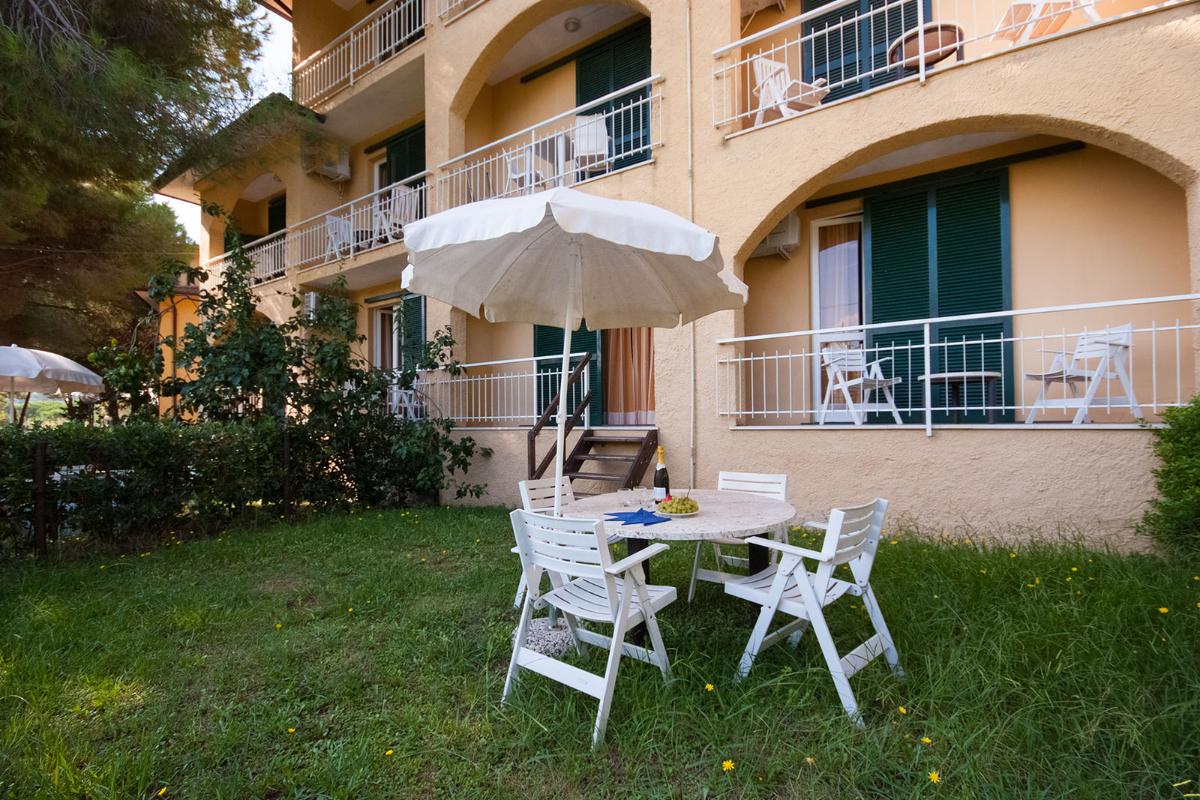 Nexus Hotels di Bini Viaggi S.R.L. Residence Golfo della Lacona Lacona/Capoliveri -  Sistemazione Bilo 4 G 1