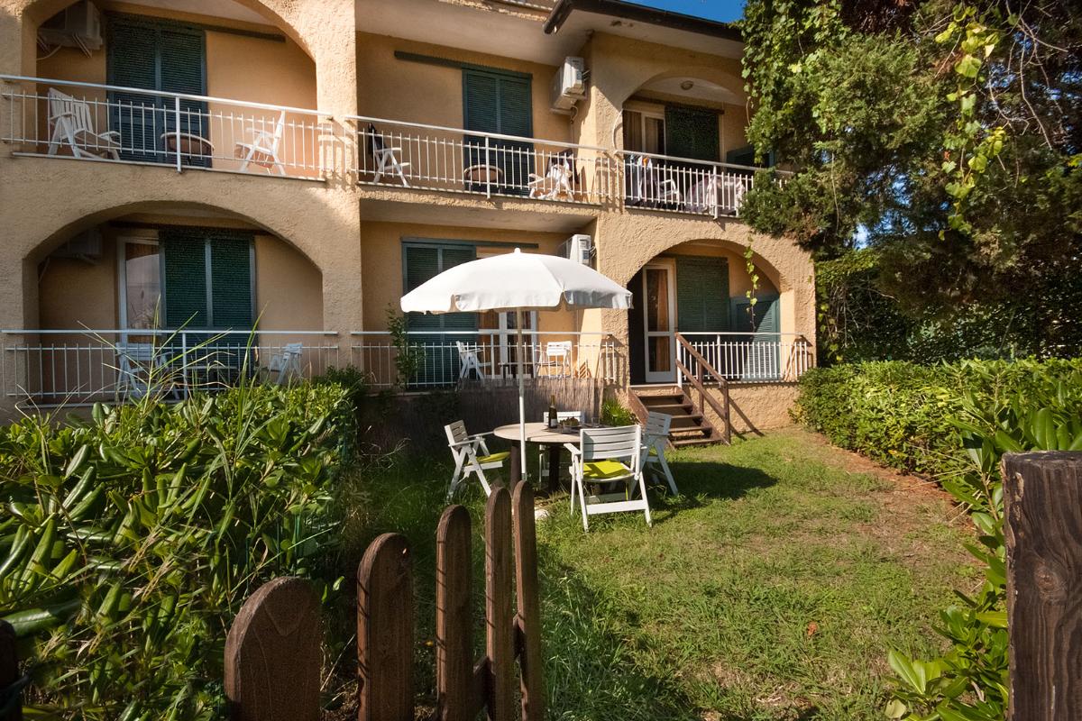 Nexus Hotels di Bini Viaggi S.R.L. Residence Golfo della Lacona Lacona/Capoliveri -  Sistemazione Bilo 4 G 1