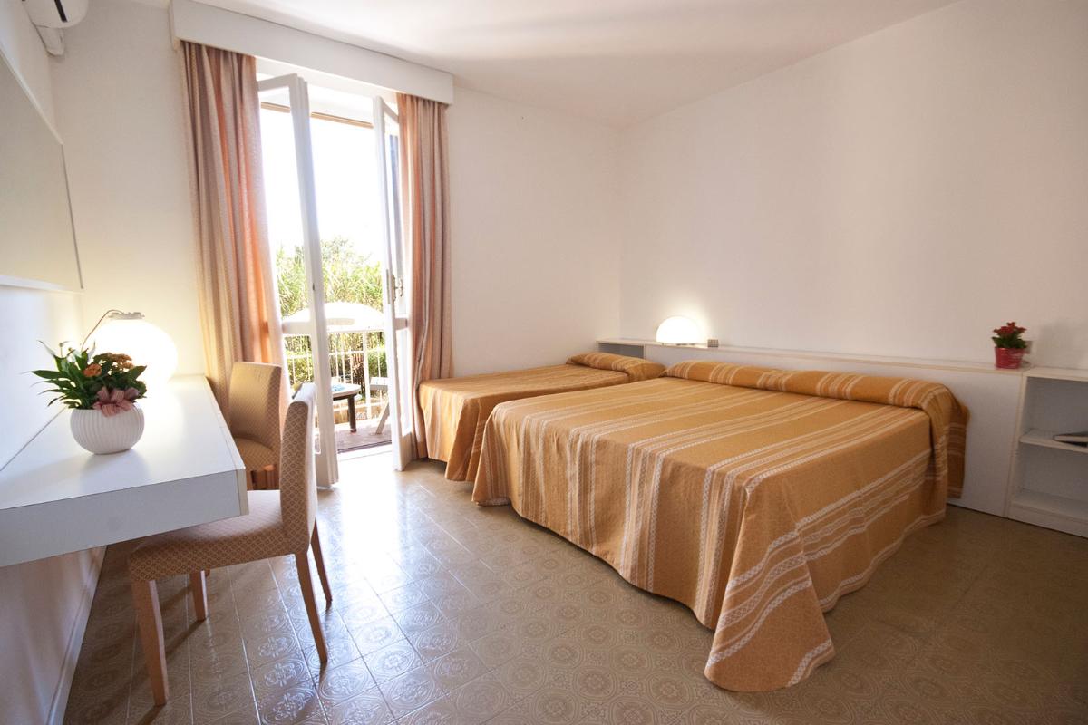 Nexus Hotels di Bini Viaggi S.R.L. Residence Golfo della Lacona Lacona/Capoliveri -  Sistemazione Bilo 4 G 1