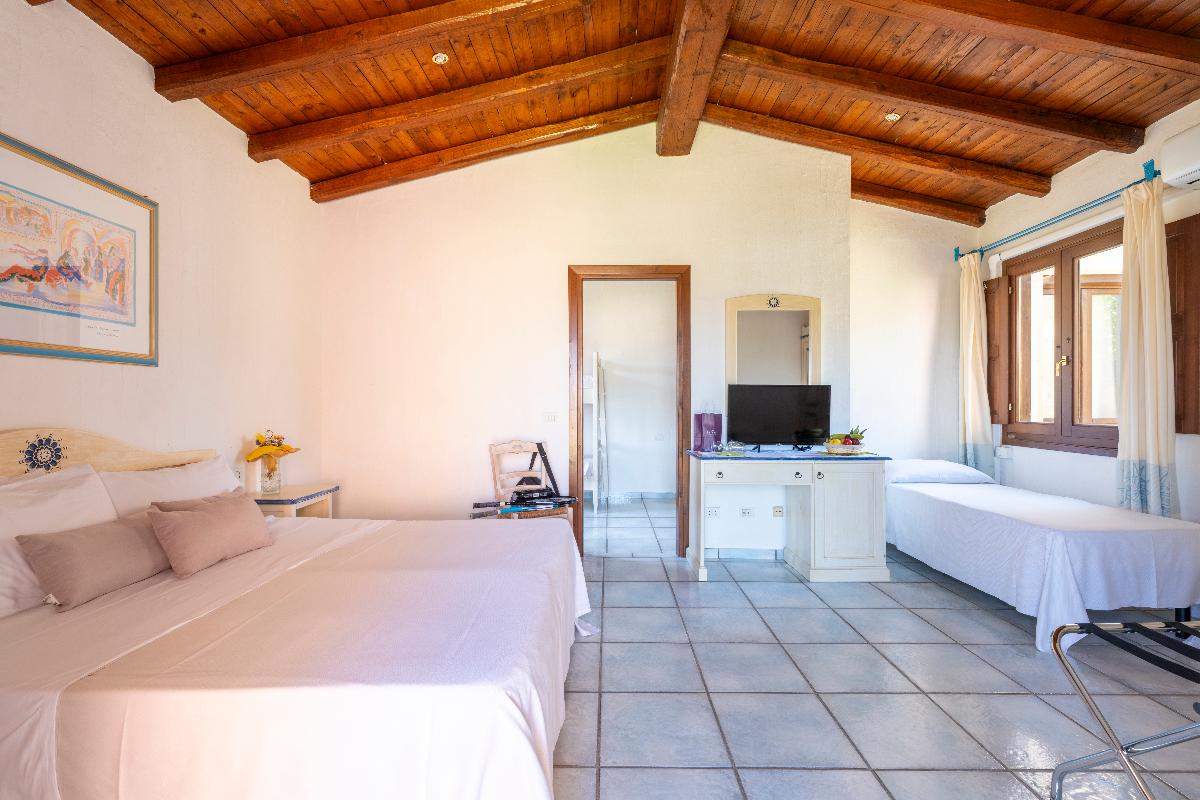 Nexus Hotels di Bini Viaggi S.R.L. Li Suari Club Village San Teodoro -  Sistemazione Famille 1