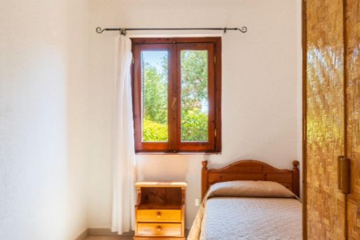 Nexus Hotels di Bini Viaggi S.R.L. Residence Oasi e Oasi Blu San Teodoro - Sistemazione Cuadros 8 1