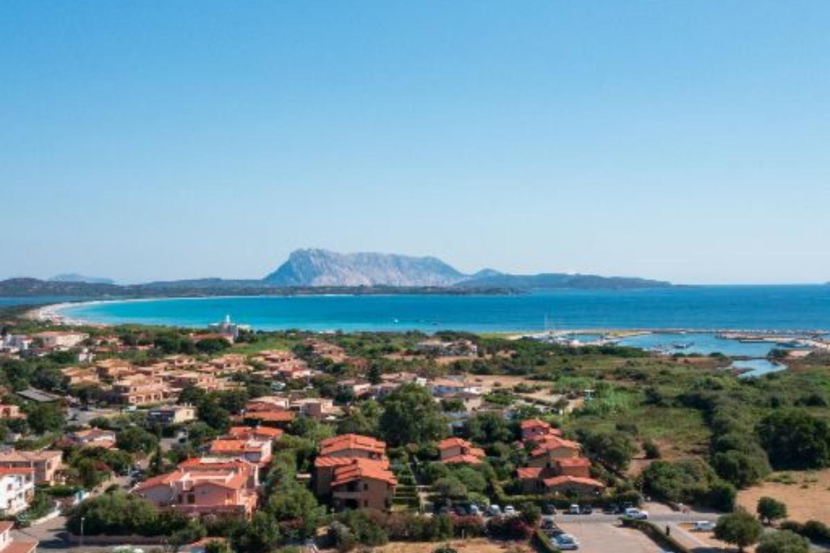 Nexus Hotels di Bini Viaggi S.R.L. Residence Oasi e Oasi Blu San Teodoro - Sistemazione Cuadros 8 1