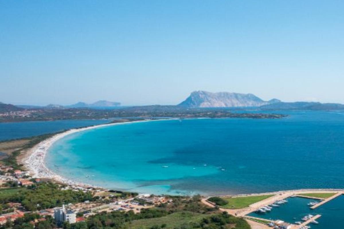 Nexus Hotels di Bini Viaggi S.R.L. Residence Oasi e Oasi Blu San Teodoro - Sistemazione Cuadros 8 1