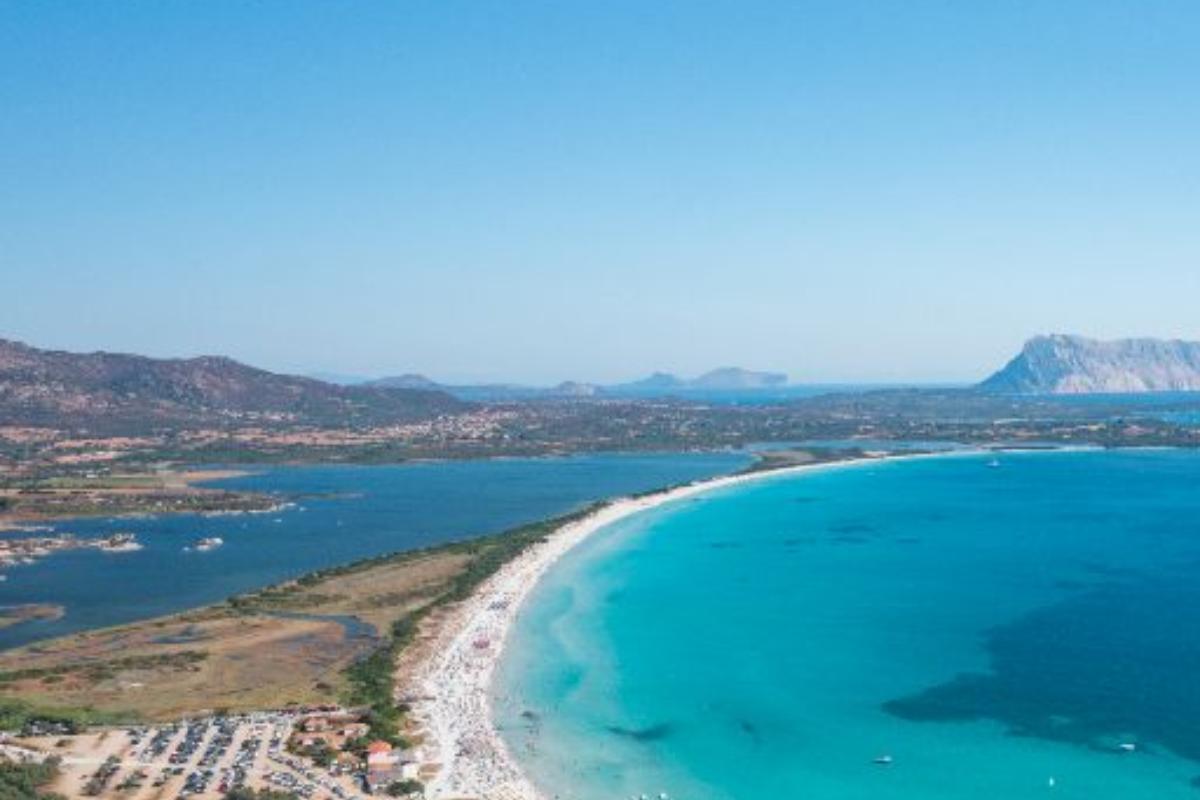 Nexus Hotels di Bini Viaggi S.R.L. Residence Oasi e Oasi Blu San Teodoro - Sistemazione Cuadros 8 1