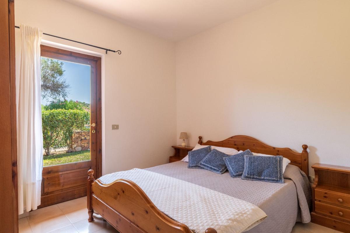 Nexus Hotels di Bini Viaggi S.R.L. Residence Oasi e Oasi Blu San Teodoro -  Sistemazione Quadri 8 1