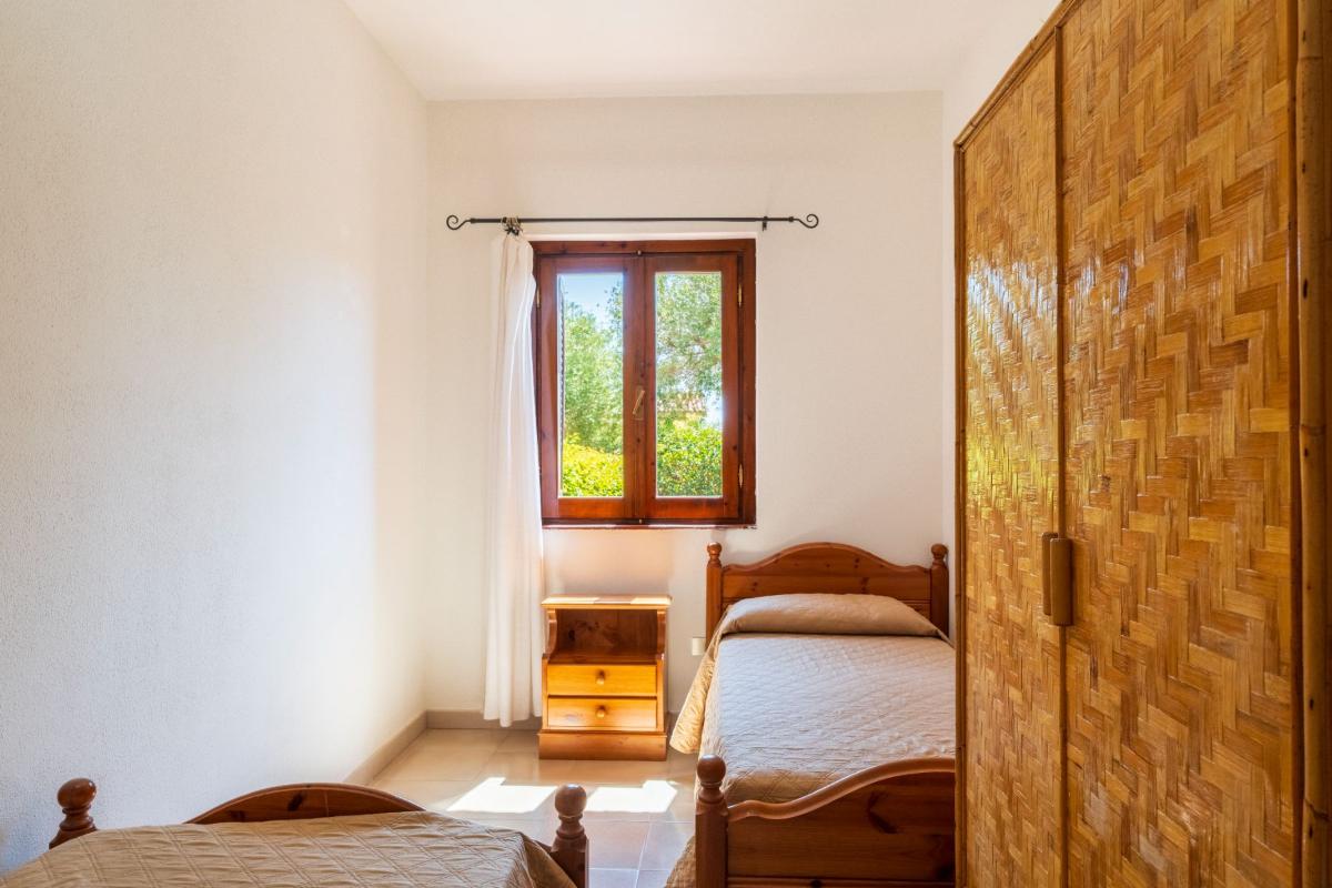 Nexus Hotels di Bini Viaggi S.R.L. Residence Oasi e Oasi Blu San Teodoro -  Sistemazione Quadri 8 1