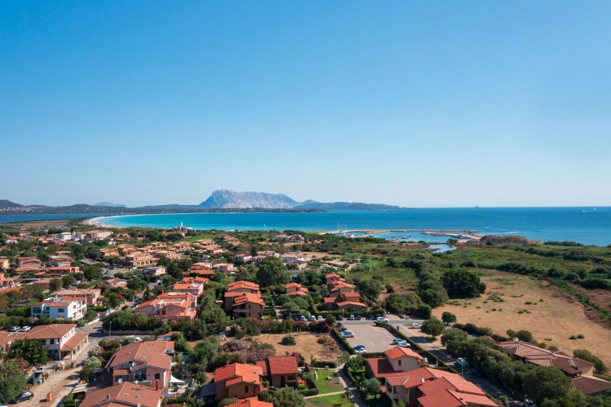 Nexus Hotels di Bini Viaggi S.R.L. Residence Oasi e Oasi Blu San Teodoro -  Sistemazione Quadri 8 1