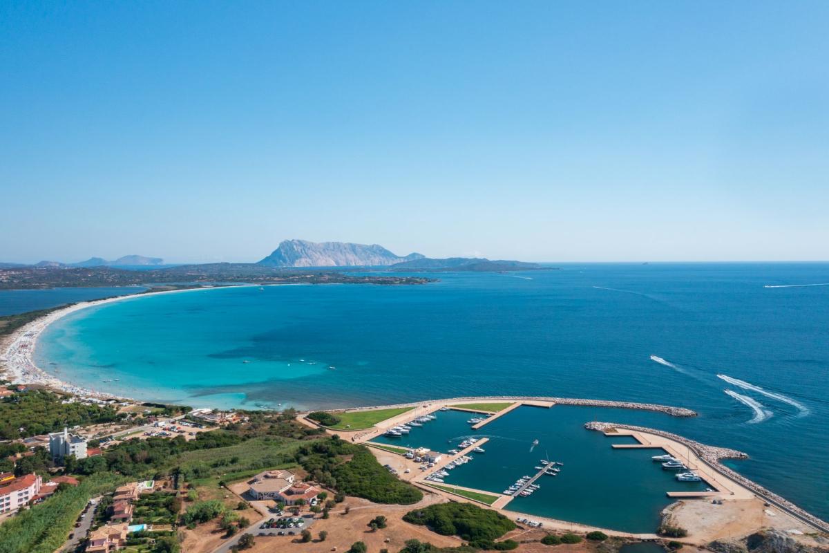 Nexus Hotels di Bini Viaggi S.R.L. Residence Oasi e Oasi Blu San Teodoro -  Sistemazione Quadri 8 1