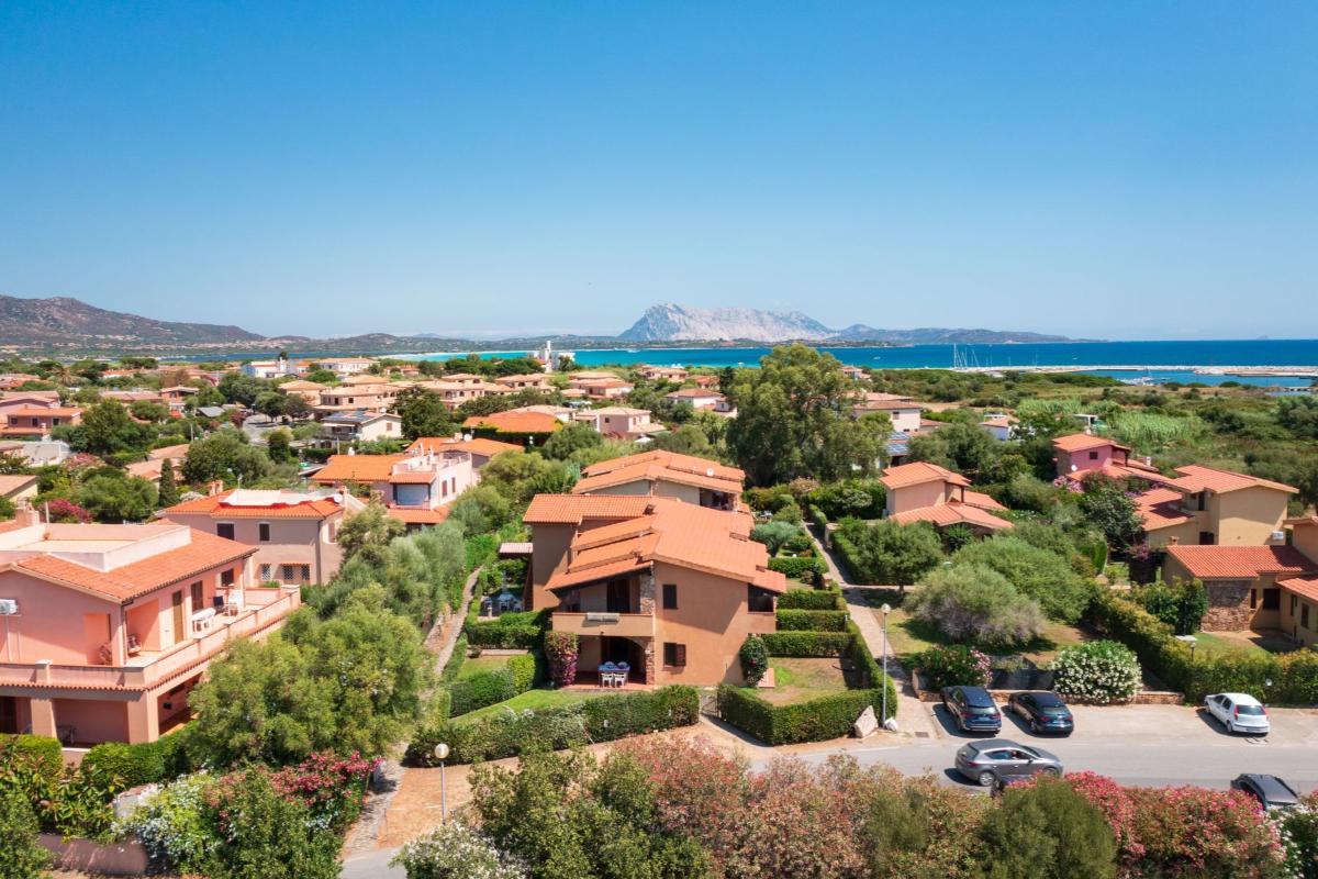 Nexus Hotels di Bini Viaggi S.R.L. Residence Oasi e Oasi Blu San Teodoro -  Sistemazione Quadri 8 1