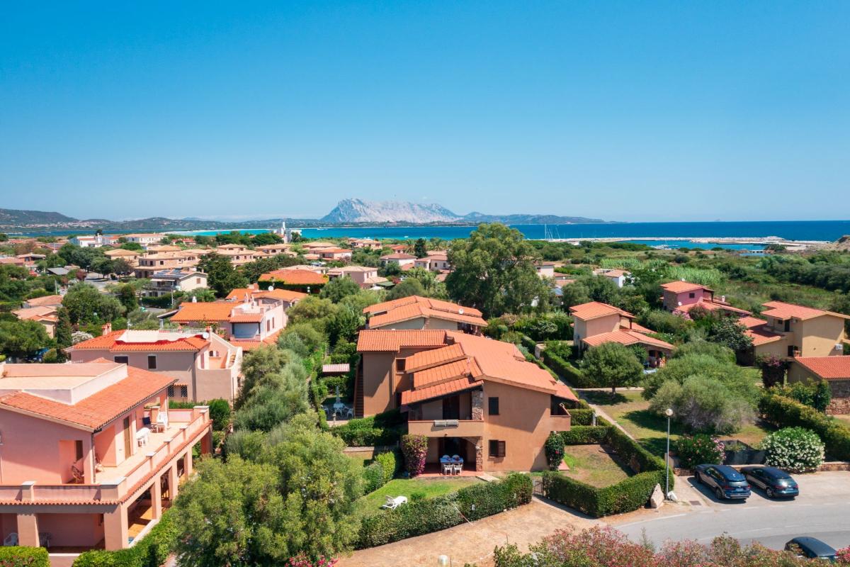 Nexus Hotels di Bini Viaggi S.R.L. Residence Oasi e Oasi Blu San Teodoro -  Sistemazione Quadri 8 1