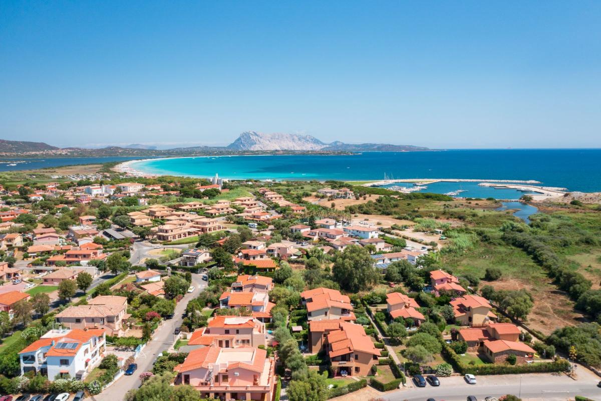 Nexus Hotels di Bini Viaggi S.R.L. Residence Oasi e Oasi Blu San Teodoro -  Sistemazione Quadri 8 1