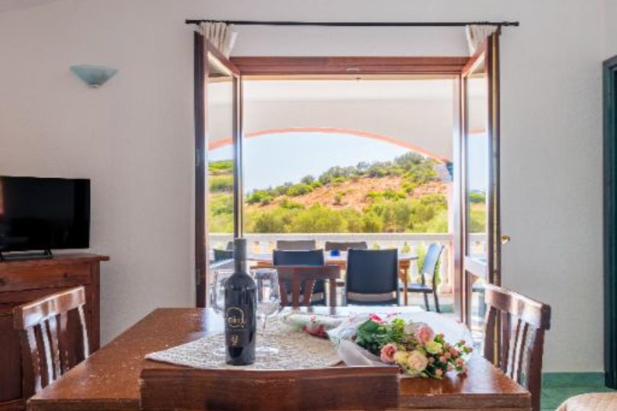 Nexus Hotels di Bini Viaggi S.R.L. Residence Oasi e Oasi Blu San Teodoro - Sistemazione Trilo 4 BLU 1