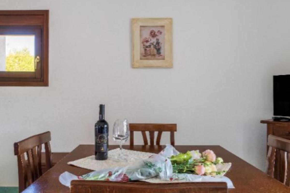 Nexus Hotels di Bini Viaggi S.R.L. Residence Oasi e Oasi Blu San Teodoro - Sistemazione Trilo 6 BLU 1