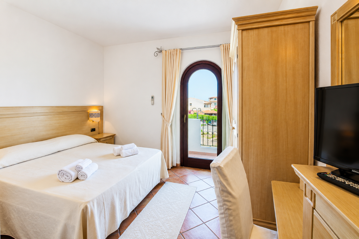 Nexus Hotels di Bini Viaggi S.R.L. Hotel Il Faro di Molara Porto San Paolo -  Sistemazione Comfort 1