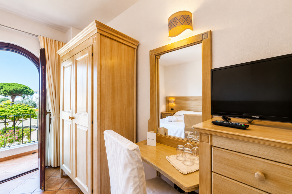 Nexus Hotels di Bini Viaggi S.R.L. Hotel Il Faro di Molara Porto San Paolo -  Sistemazione Comfort 1