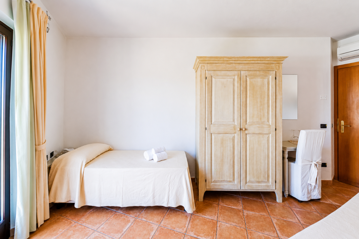 Nexus Hotels di Bini Viaggi S.R.L. Hotel Il Faro di Molara Porto San Paolo -  Sistemazione Comfort 1