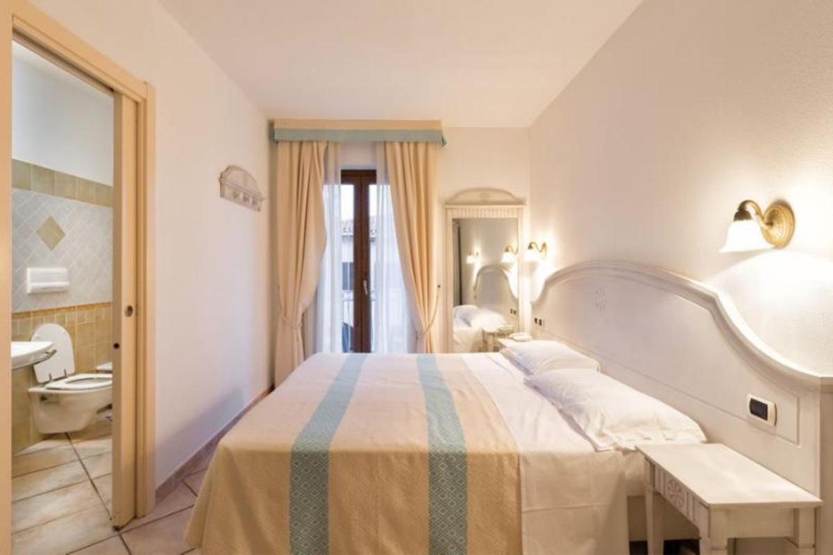 Nexus Hotels di Bini Viaggi S.R.L. Hotel Il Faro di Molara Porto San Paolo -  Sistemazione Zimmer im Dépendance 1
