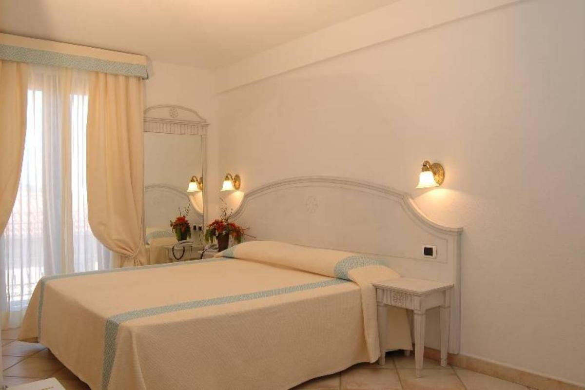 Nexus Hotels di Bini Viaggi S.R.L. Hotel Il Faro di Molara Porto San Paolo -  Sistemazione Zimmer im Dépendance 1