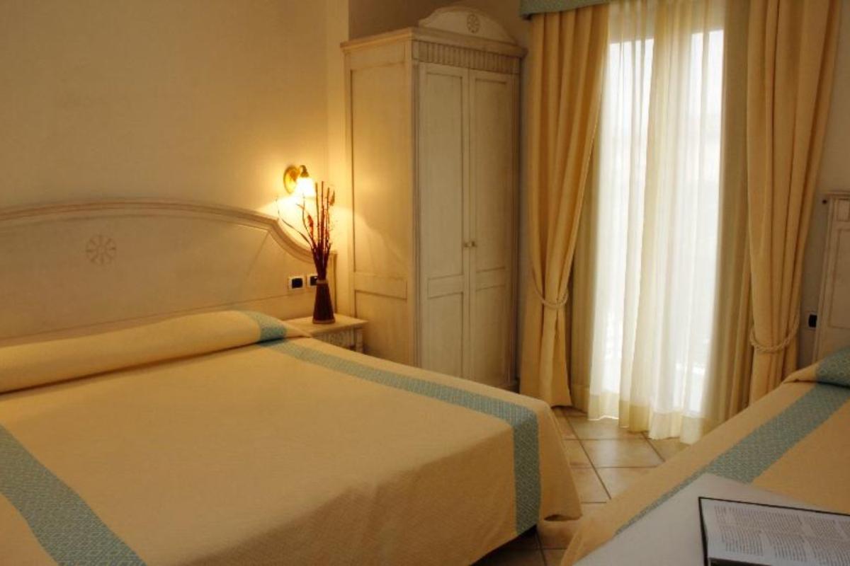 Nexus Hotels di Bini Viaggi S.R.L. Hotel Il Faro di Molara Porto San Paolo -  Sistemazione Zimmer im Dépendance 1