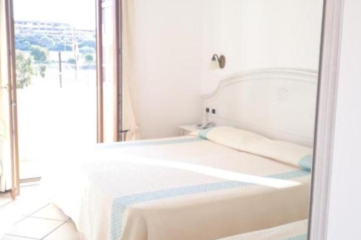 Nexus Hotels di Bini Viaggi S.R.L. Hotel Il Faro di Molara Porto San Paolo -  Sistemazione Zimmer im Dépendance 1
