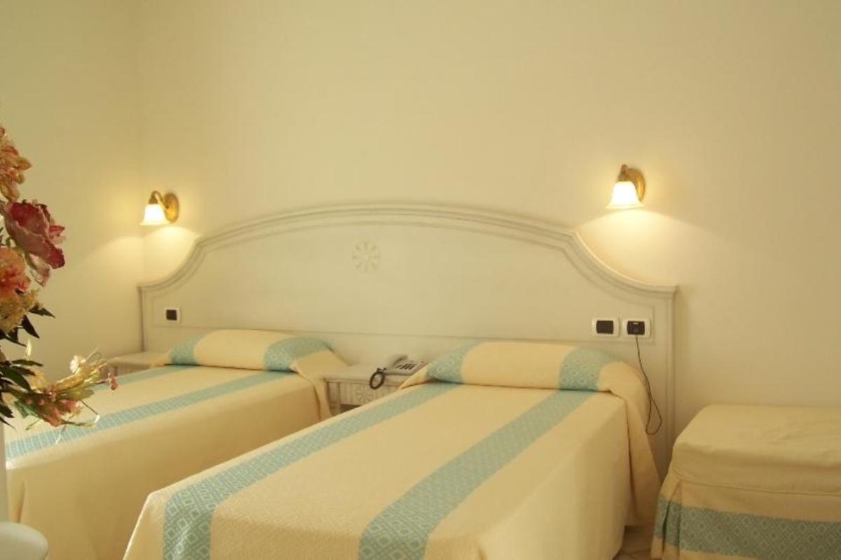 Nexus Hotels di Bini Viaggi S.R.L. Hotel Il Faro di Molara Porto San Paolo -  Sistemazione Zimmer im Dépendance 1