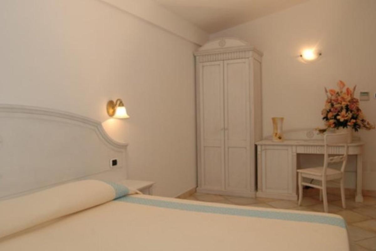 Nexus Hotels di Bini Viaggi S.R.L. Hotel Il Faro di Molara Porto San Paolo -  Sistemazione Zimmer im Dépendance 1