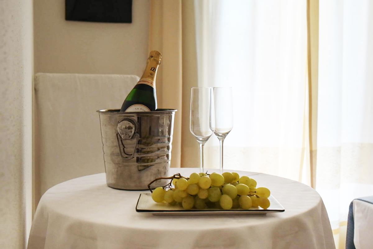 Nexus Hotels di Bini Viaggi S.R.L. Hotel Il Faro di Molara Porto San Paolo -  Sistemazione Economía 1