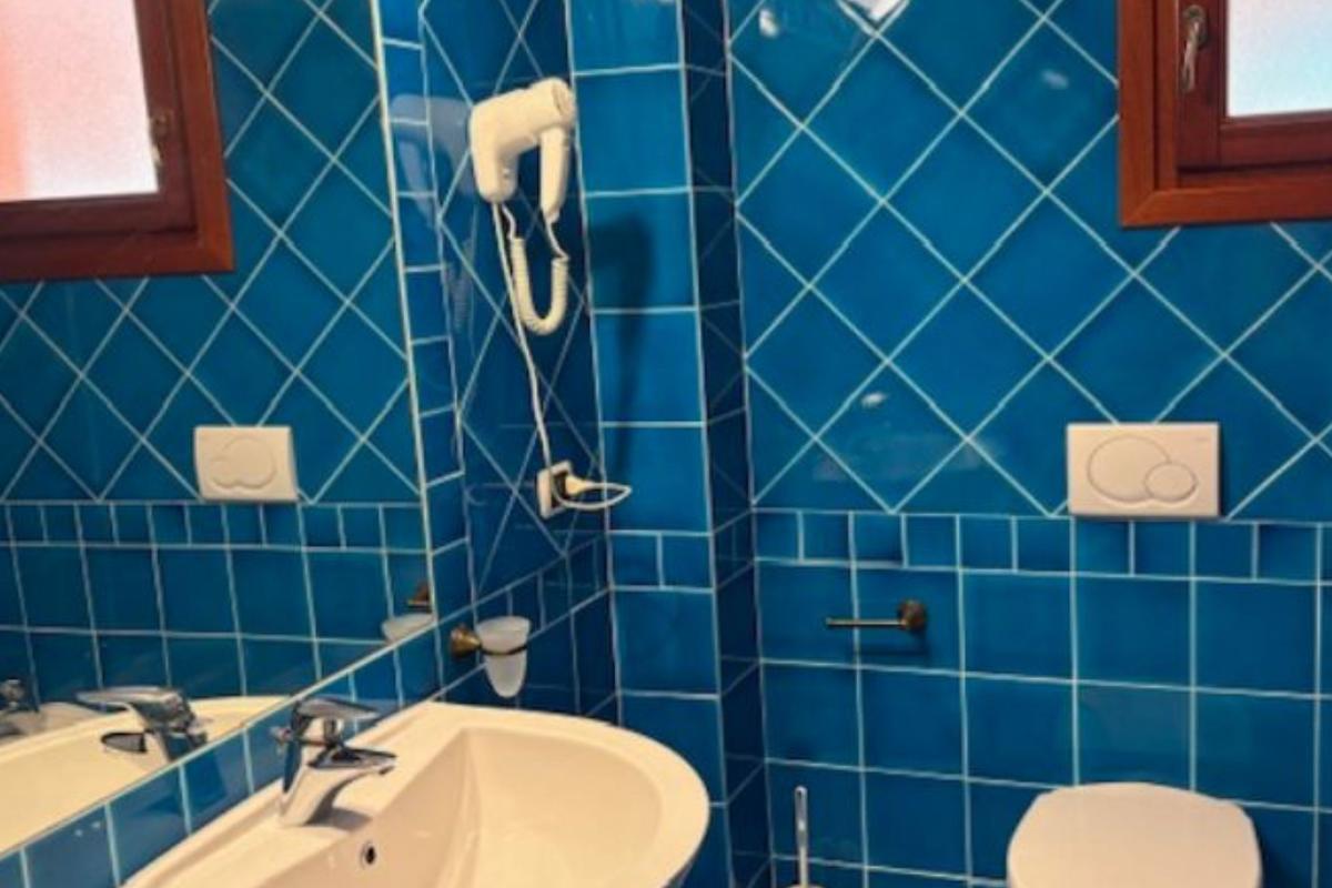 Nexus Hotels di Bini Viaggi S.R.L.  Golfo di Marinella -  Sistemazione Bilo 4 - Doble Servicios 1