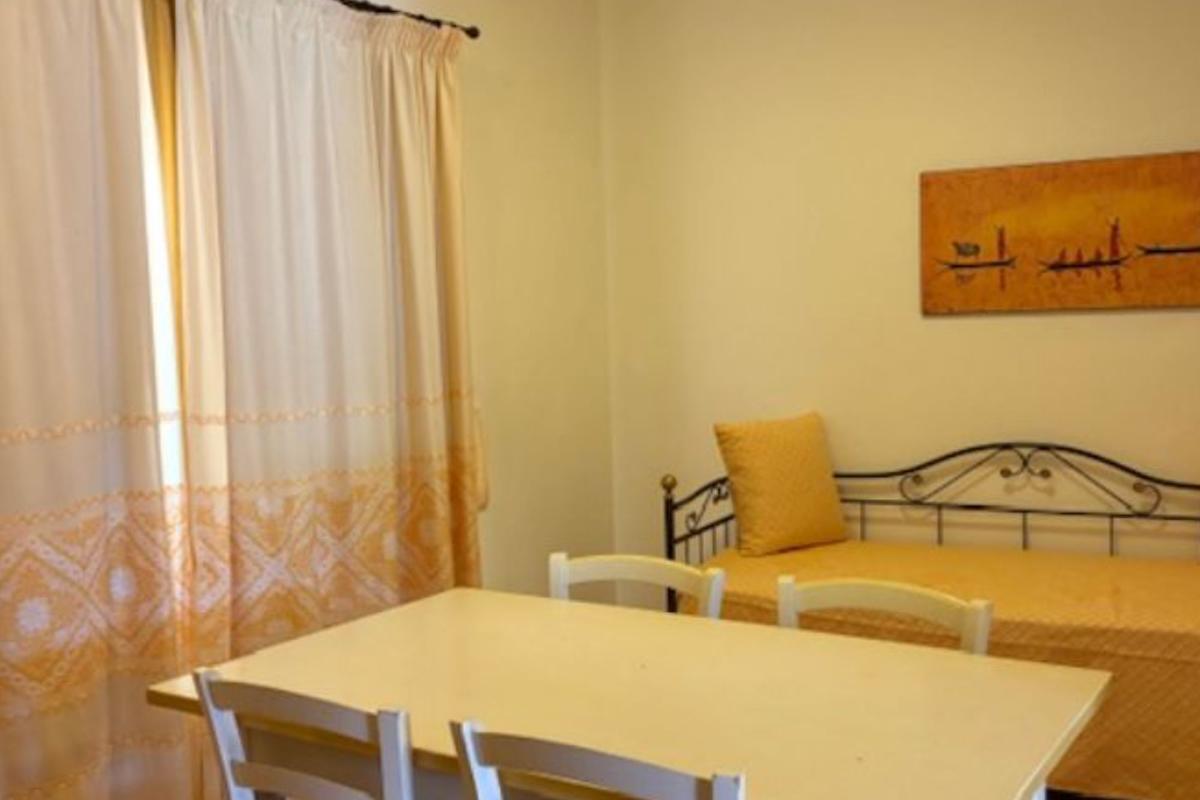 Nexus Hotels di Bini Viaggi S.R.L.  Golfo di Marinella -  Sistemazione Bilo 4 - Doble Servicios 1