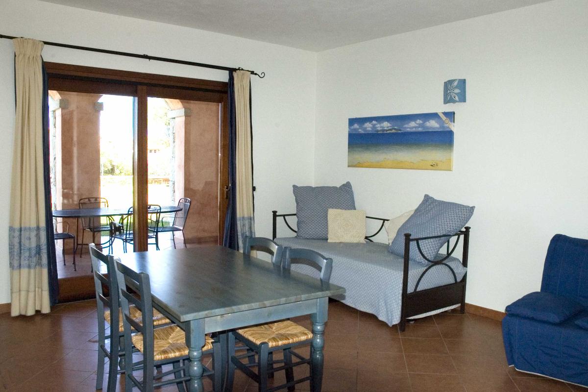 Nexus Hotels di Bini Viaggi S.R.L.  Golfo di Marinella -  Sistemazione Trilo 6 - Dos Baños 1