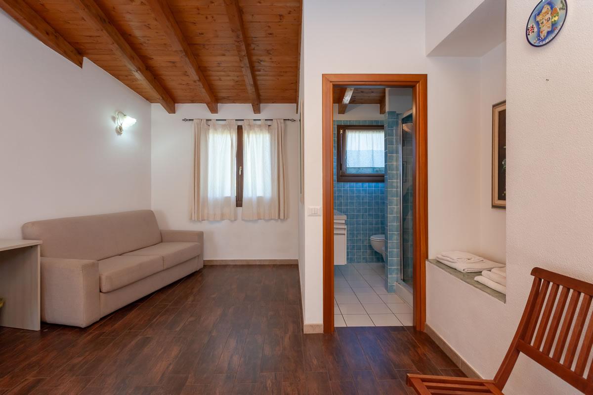Residenze Pettirosso Pettirosso Center San Teodoro -  Camera Camera Tripla Deluxe 1