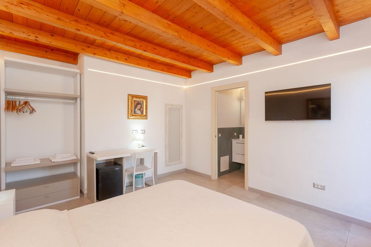 Residenze Pettirosso Pettirosso Center San Teodoro -  Camera Camera Deluxe 1