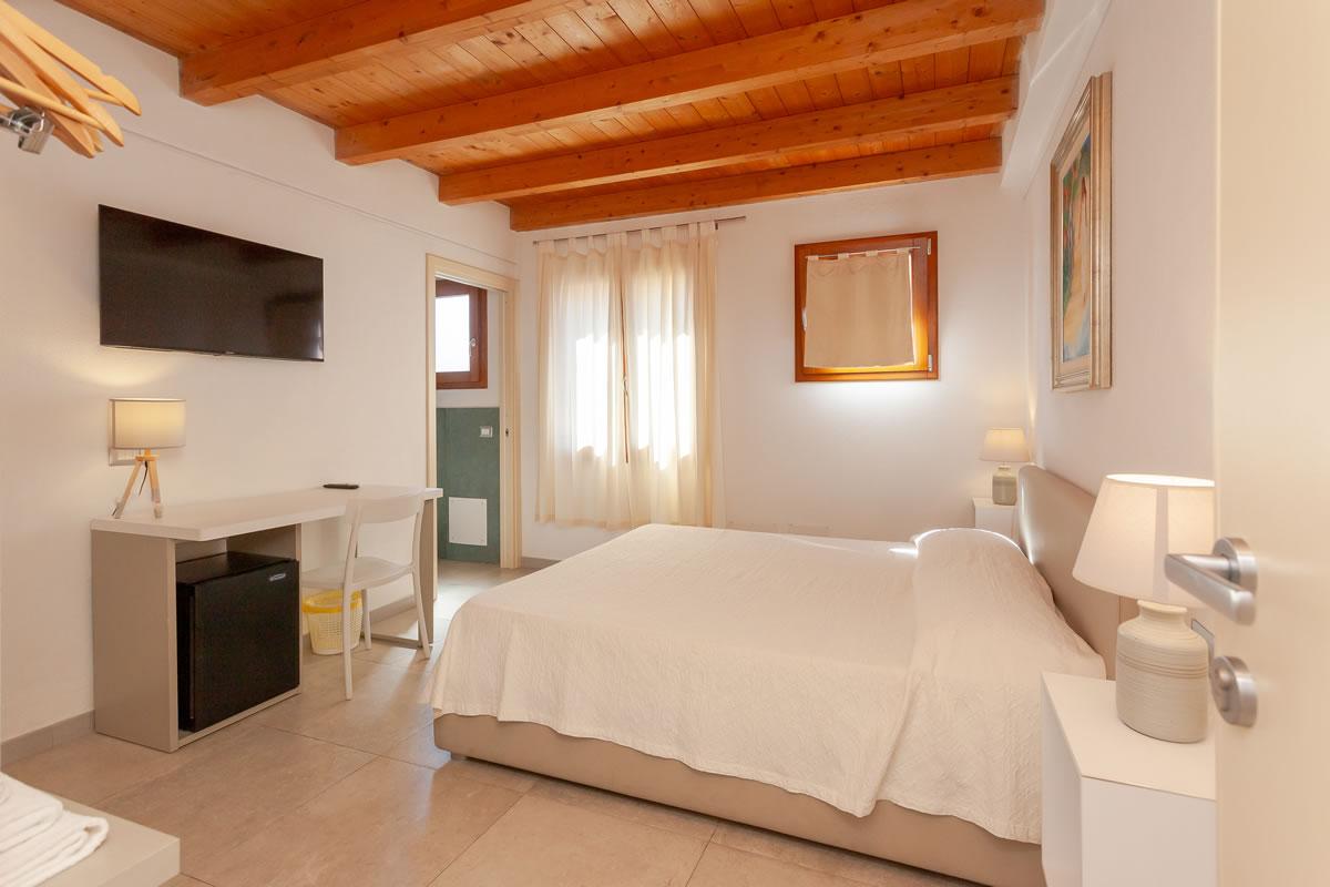 Residenze Pettirosso Pettirosso Center San Teodoro -  Camera Camera Deluxe 1