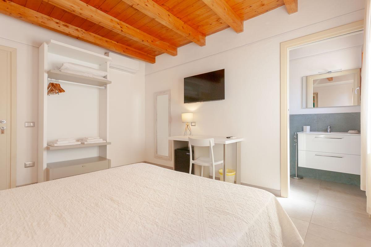 Residenze Pettirosso Pettirosso Center San Teodoro -  Camera Camera Deluxe 1
