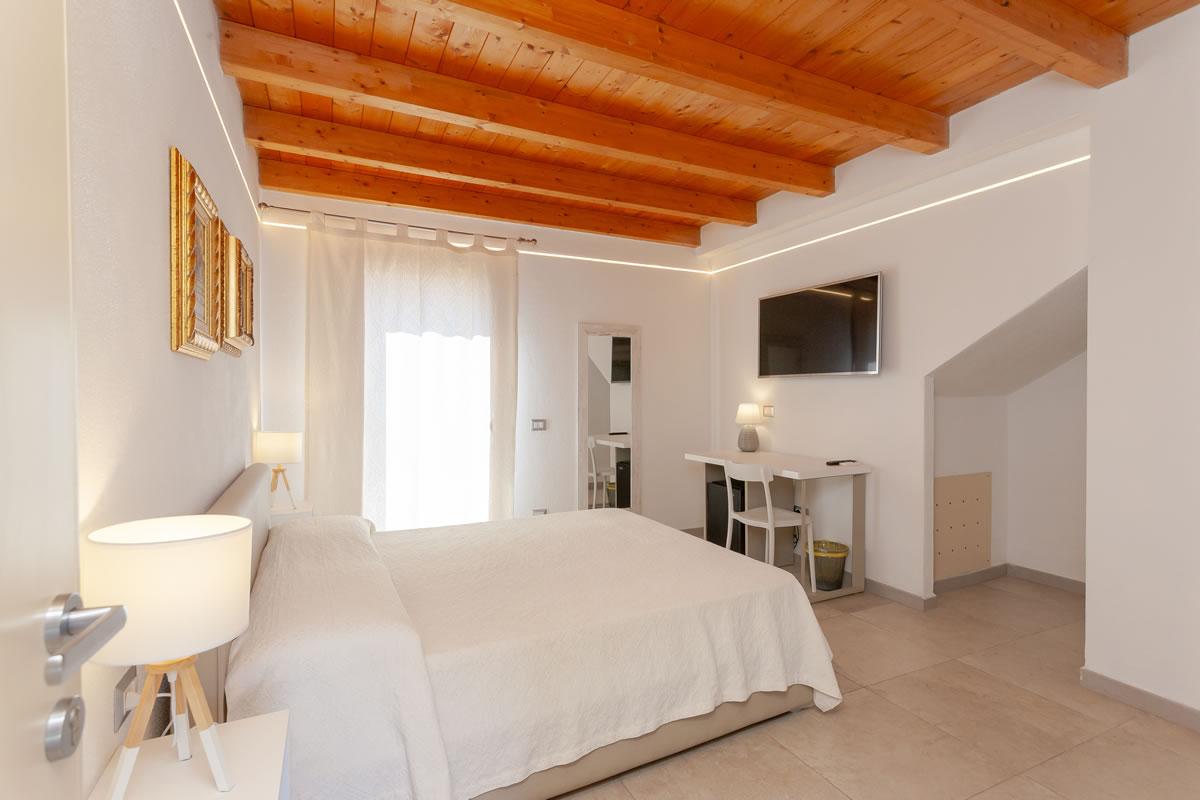 Residenze Pettirosso Pettirosso Center San Teodoro -  Camera Camera Deluxe 1