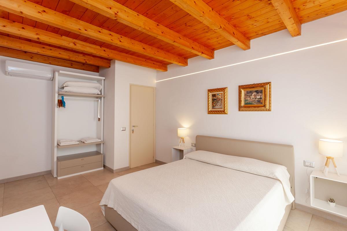 Residenze Pettirosso Pettirosso Center San Teodoro -  Camera Camera Deluxe 1