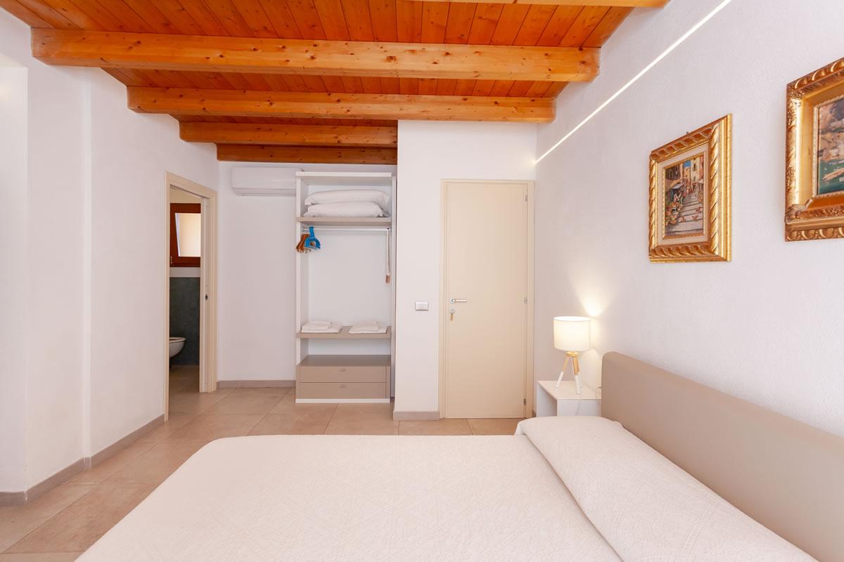 Residenze Pettirosso Pettirosso Center San Teodoro -  Camera Camera Deluxe 1