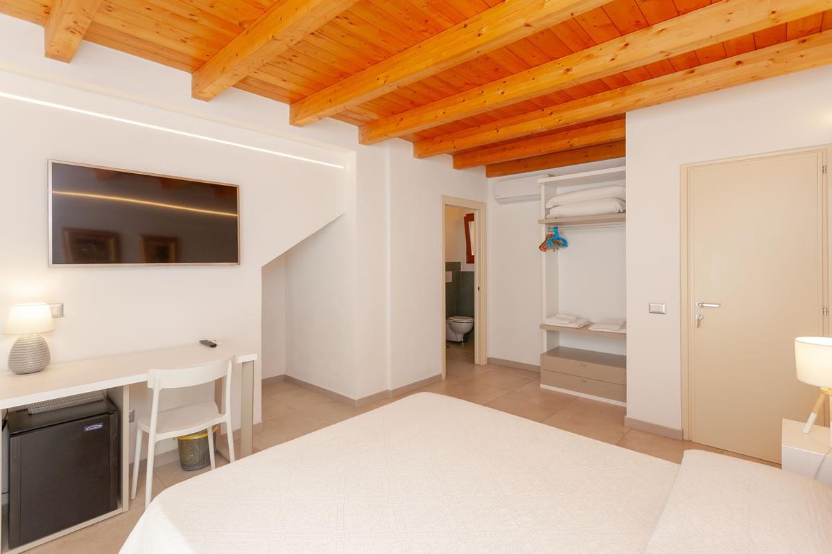 Residenze Pettirosso Pettirosso Center San Teodoro -  Camera Camera Deluxe 1