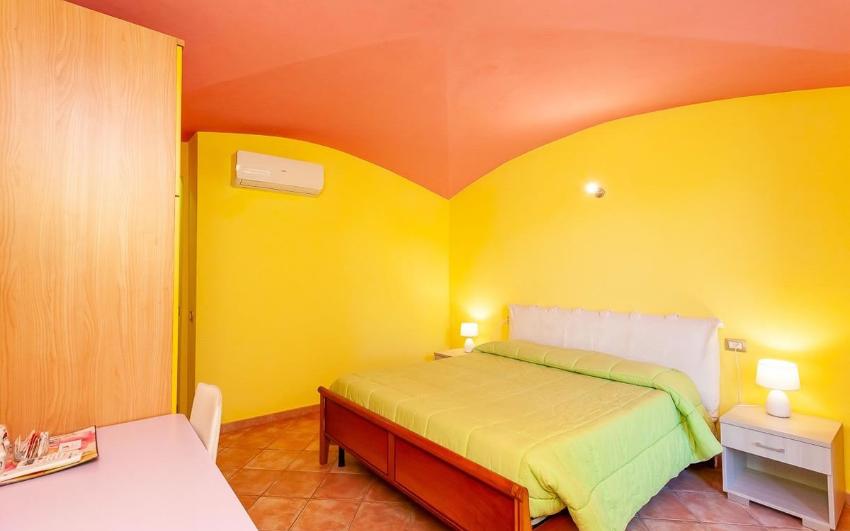 Residenze Pettirosso Pettirosso Garden San Teodoro -  Appartamento Camera Matrimoniale 1