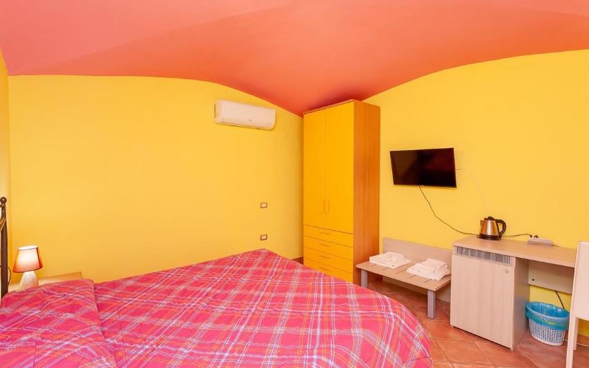 Residenze Pettirosso Pettirosso Garden San Teodoro -  Appartamento Camera Matrimoniale 1