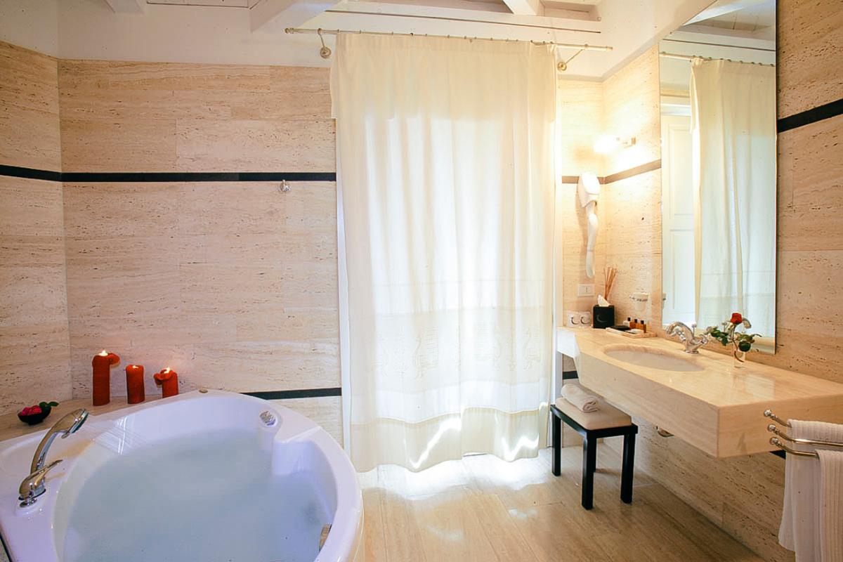 Tarthesh Hotel Guspini -  Camera Jacuzzi Suite 1
