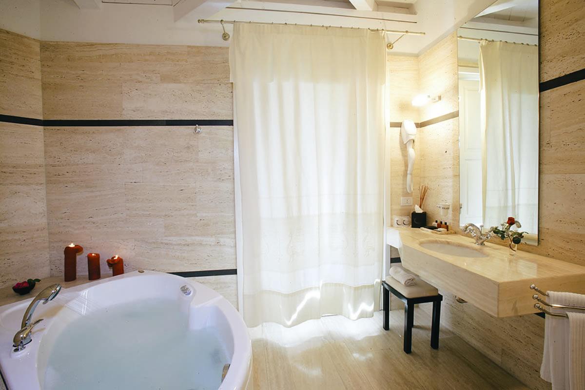 Tarthesh Hotel Guspini -  Camera Senior Suite 1