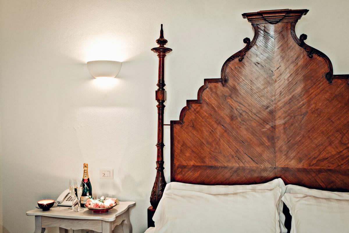 Tarthesh Hotel Guspini -  Camera Suite Antichi Sogni 1